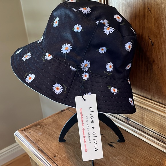 Alice + Olivia Reversible Daisy Print Bucket Hat - Picture 3 of 5